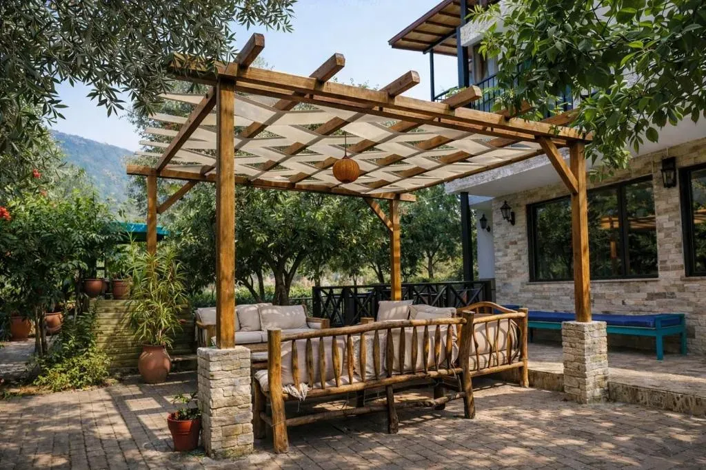 Relaxing garden and shared lounge space